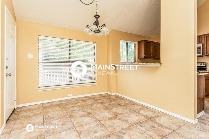 923 Boxwood Dr - Photo 5 of 17