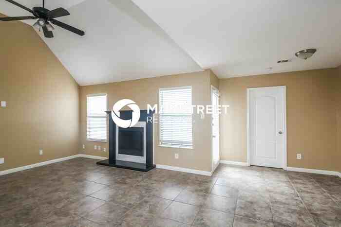 6114 Maple Leaf Dr - Photo 5 of 16