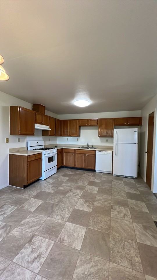 1155 Tallent Ct - Photo 4 of 9