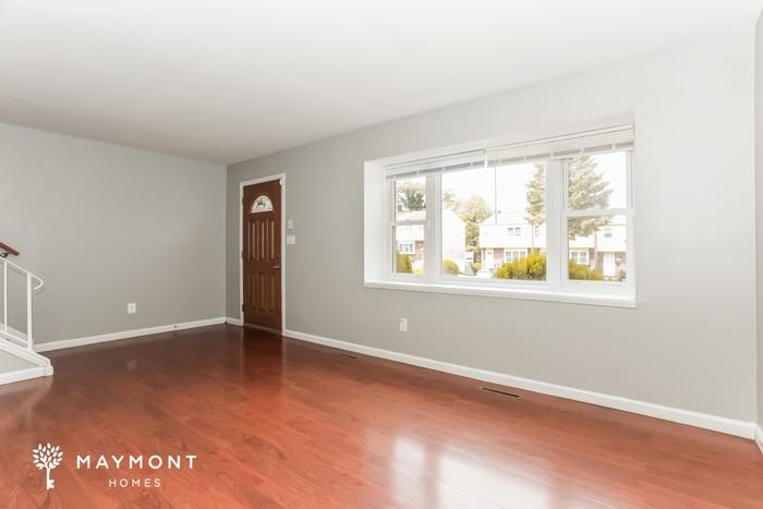 6121 Fairwood Ave - Photo 6 of 14