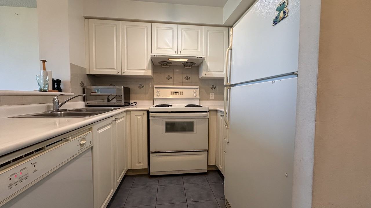 11 Lee Centre Drive - Photo 2 of 15
