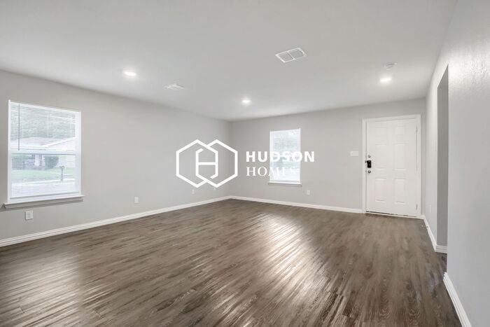 828 E Pecan Ave - Photo 4 of 16