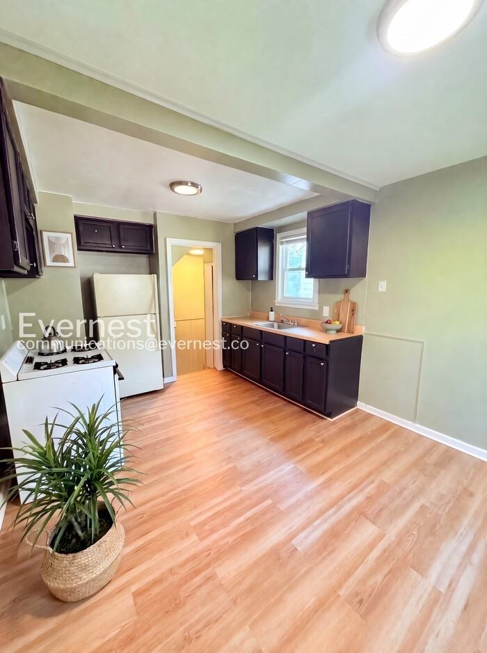 18775 Mccormick St - Photo 3 of 31