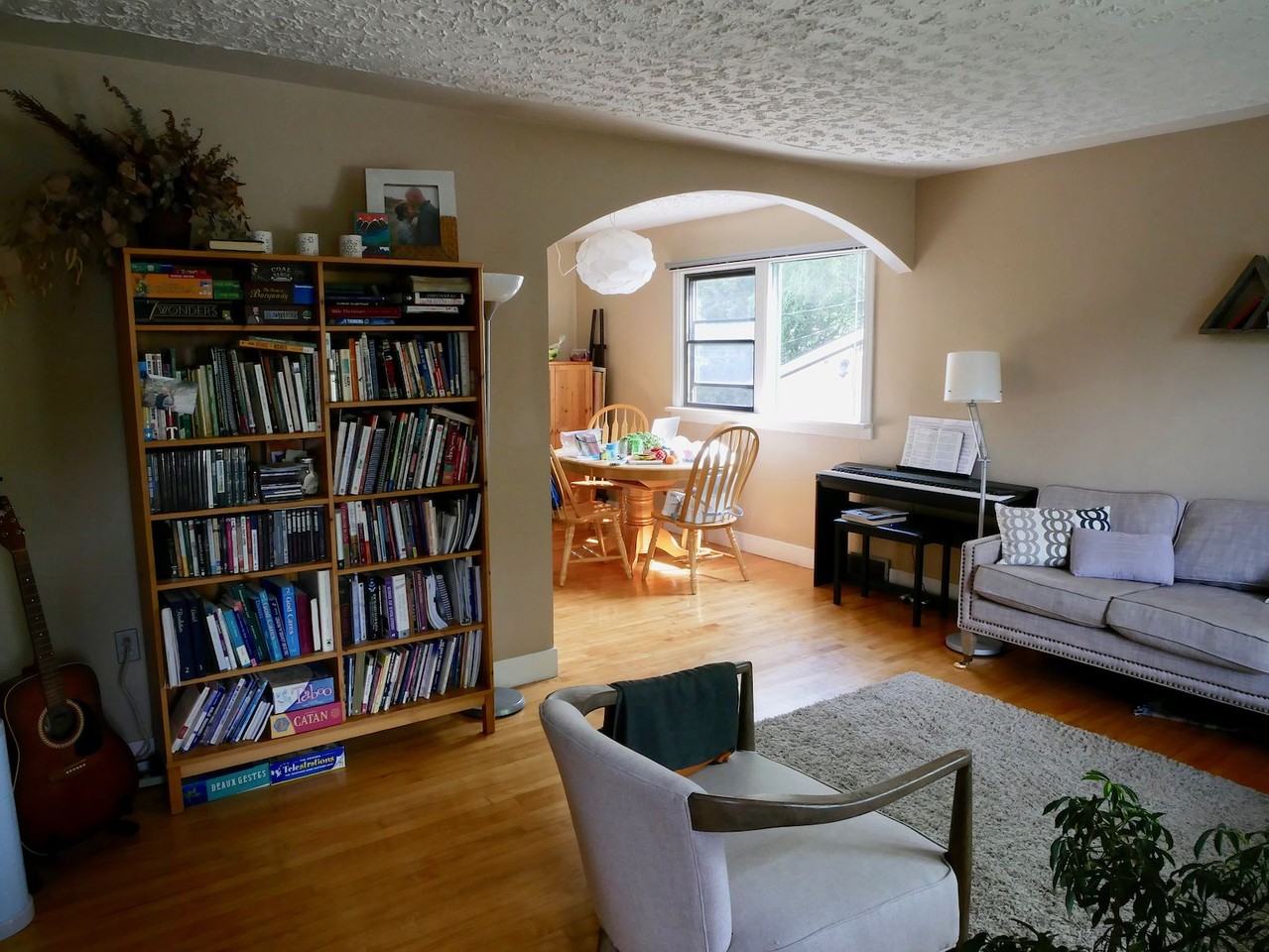 228 23 Ave Ne - Photo 2 of 20