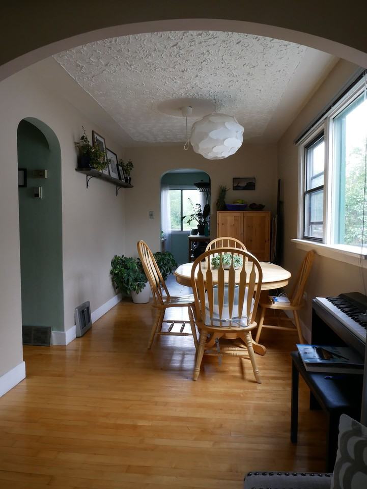 228 23 Ave Ne - Photo 3 of 20
