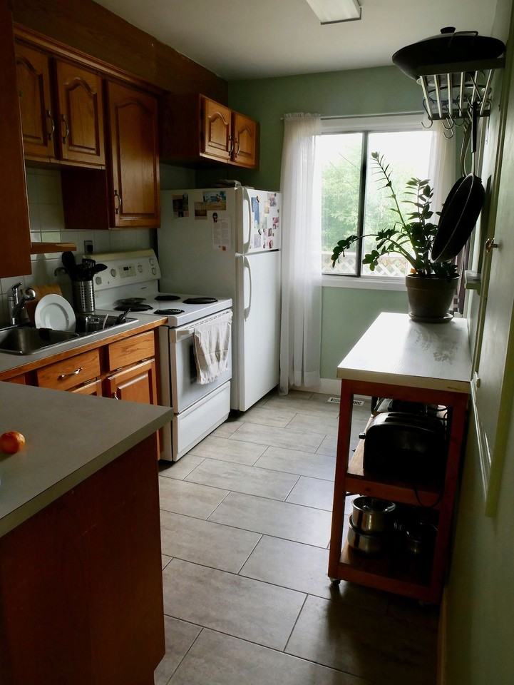 228 23 Ave Ne - Photo 4 of 20