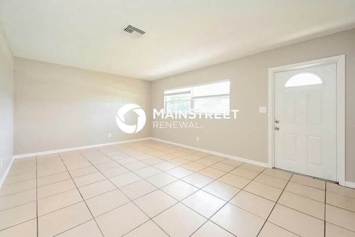 270 38th Ave Se - Photo 3 of 16