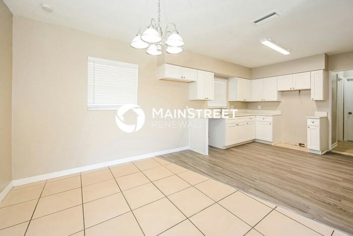 270 38th Ave Se - Photo 5 of 16
