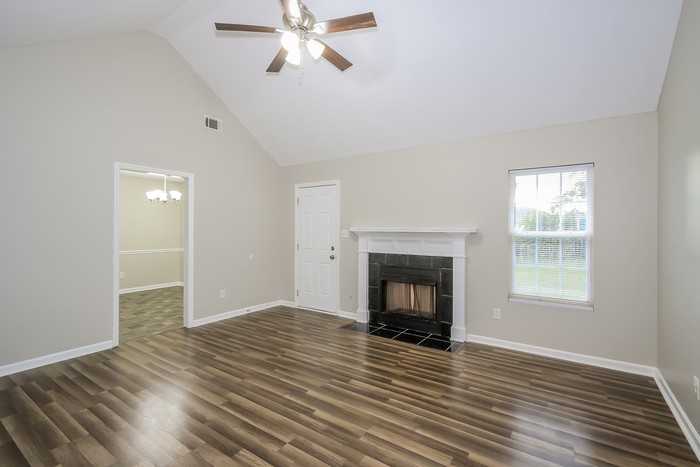 2719 Tallowtree St - Photo 4 of 12