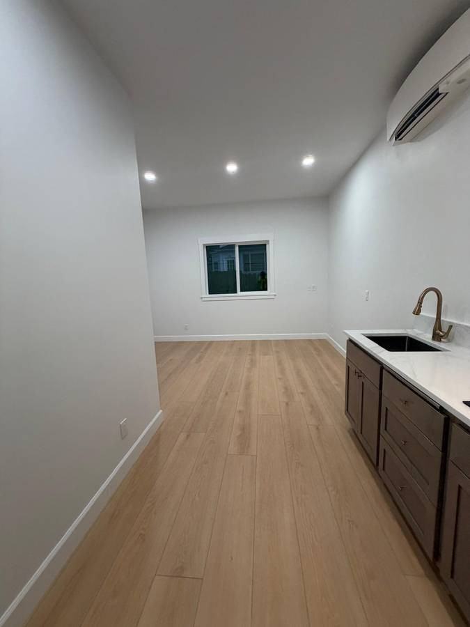1815 G St #A - Photo 4 of 8