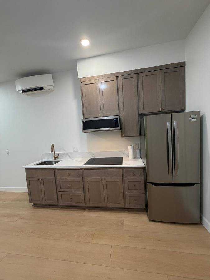 1815 G St #A - Photo 5 of 8
