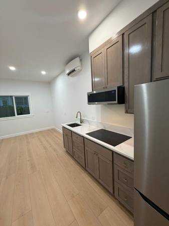 1815 G St #A - Photo 7 of 8