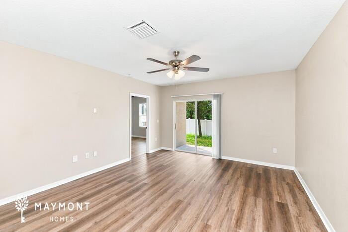 12037 Suburban Sunrise St - Photo 5 of 15