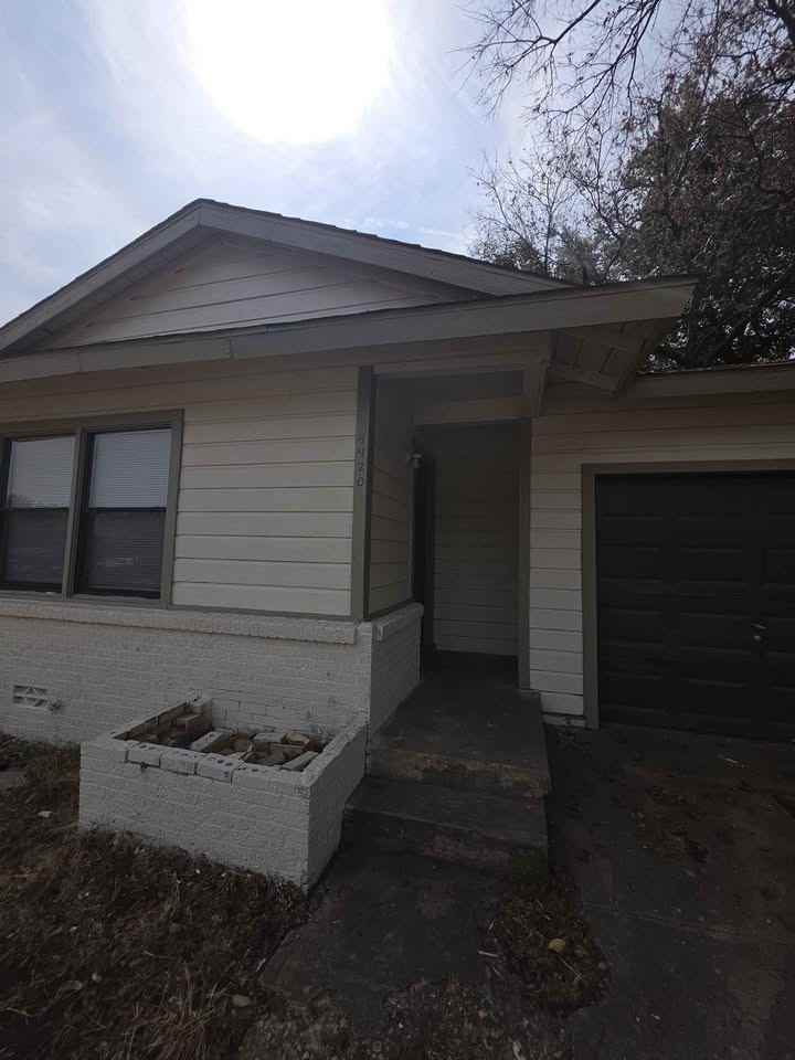 4420 Strong Ave #NA - Photo 2 of 13