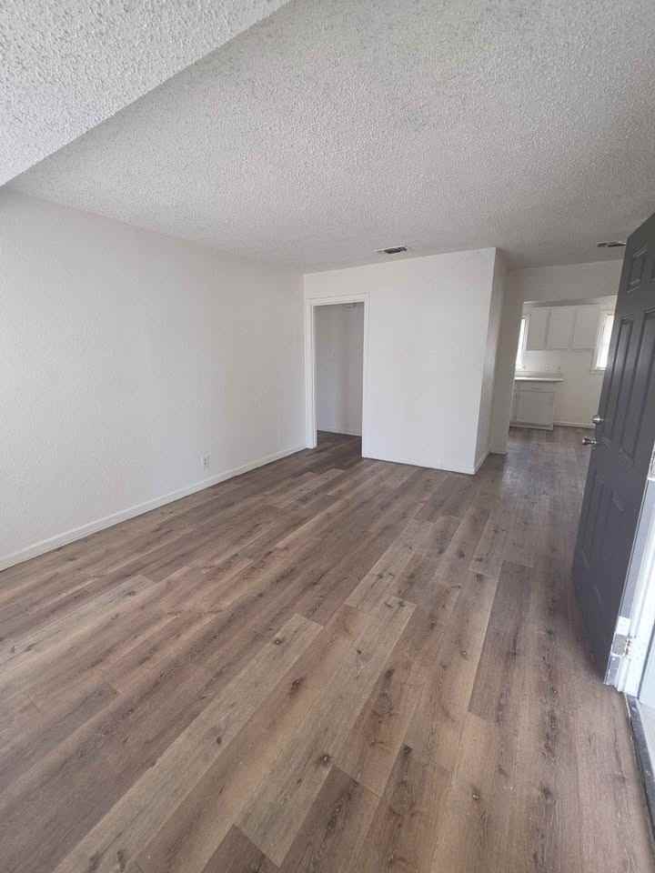 4420 Strong Ave #NA - Photo 3 of 13