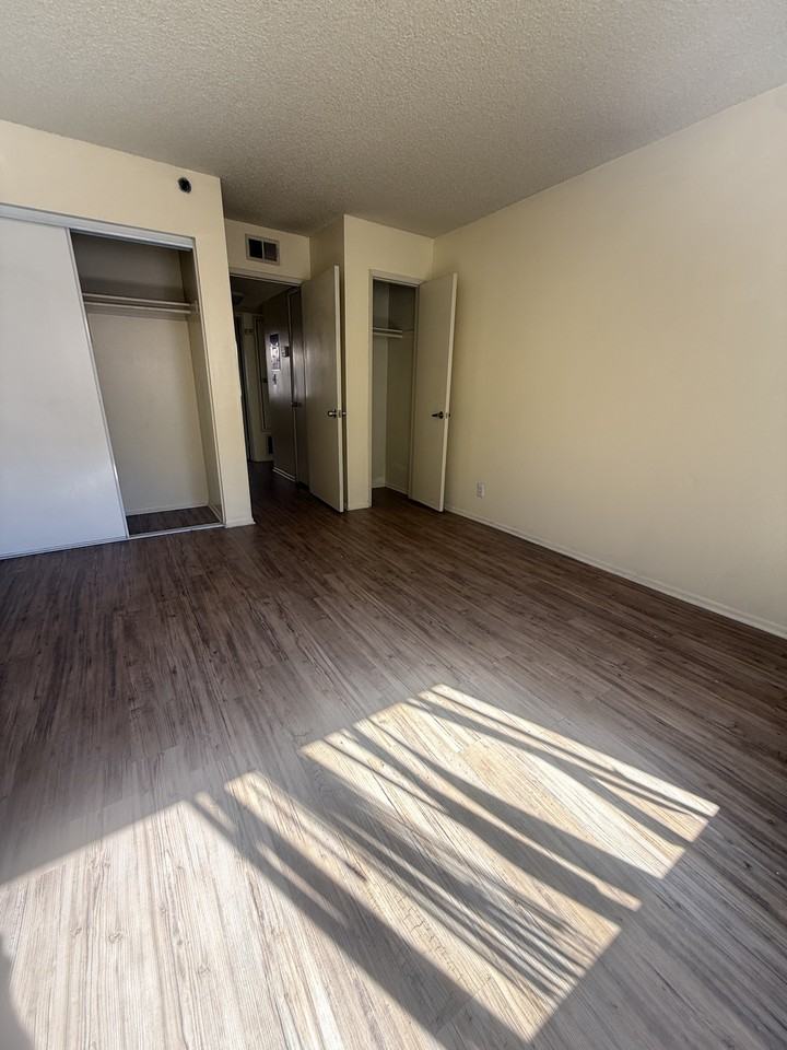 14032 Doty Ave #211 - Photo 2 of 6