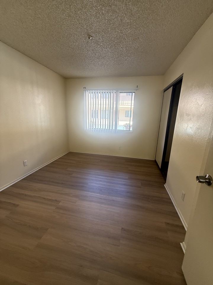 14032 Doty Ave #211 - Photo 4 of 6