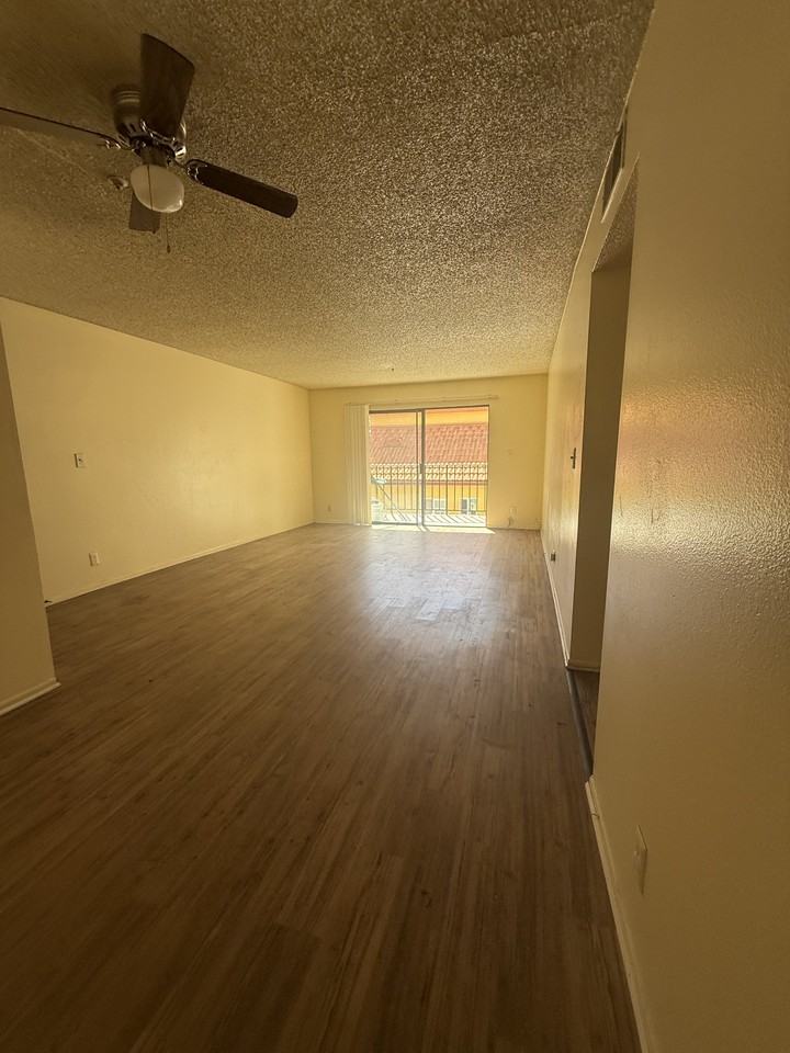 14032 Doty Ave #211 - Photo 5 of 6