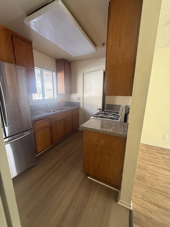 14032 Doty Ave #211 - Photo 6 of 6