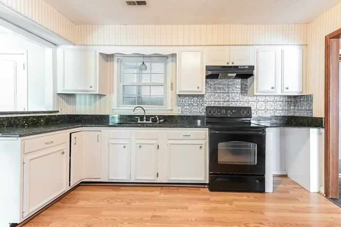 7630 Chippendale Rd - Photo 4 of 9