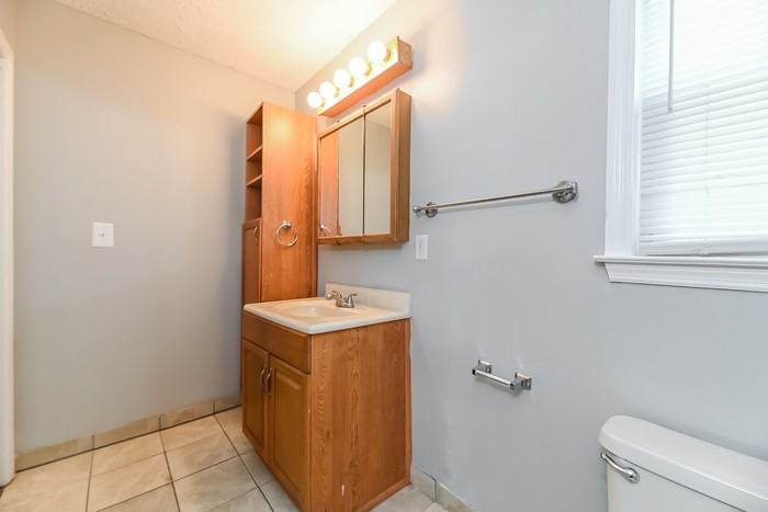 7630 Chippendale Rd - Photo 6 of 9