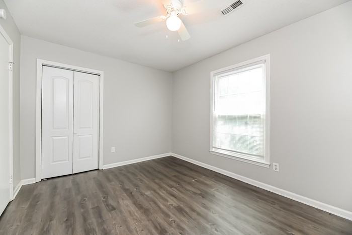 7630 Chippendale Rd - Photo 7 of 9