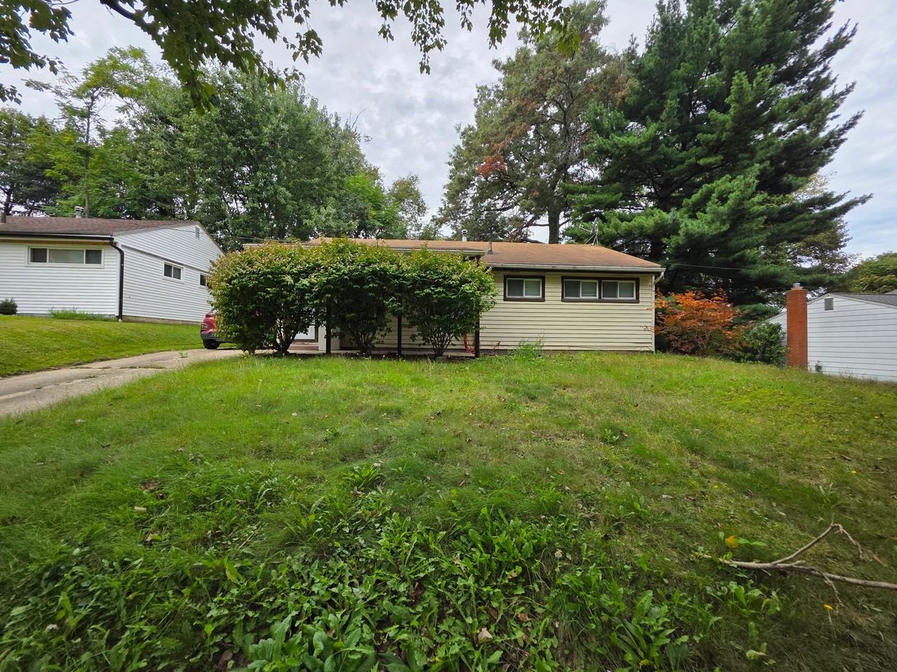 1236 Linden Ave #NA - Photo 2 of 10
