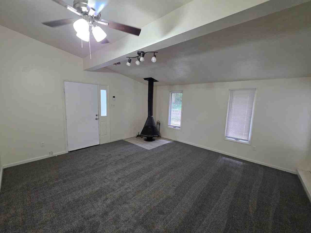 1236 Linden Ave #NA - Photo 3 of 10