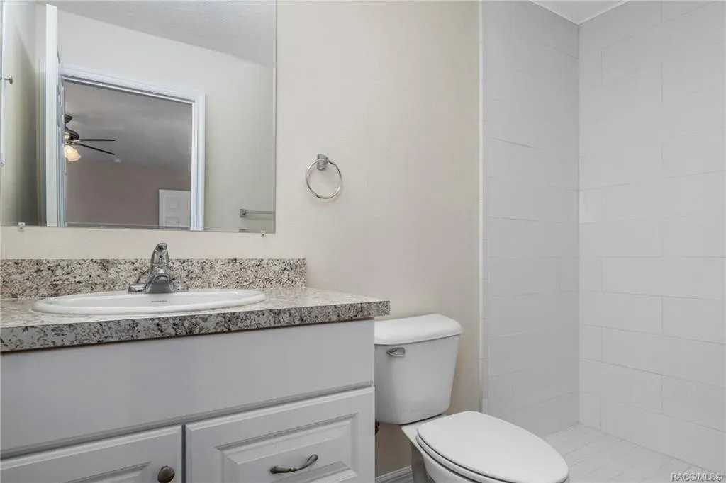 6022 E Tremont St #NA - Photo 6 of 17