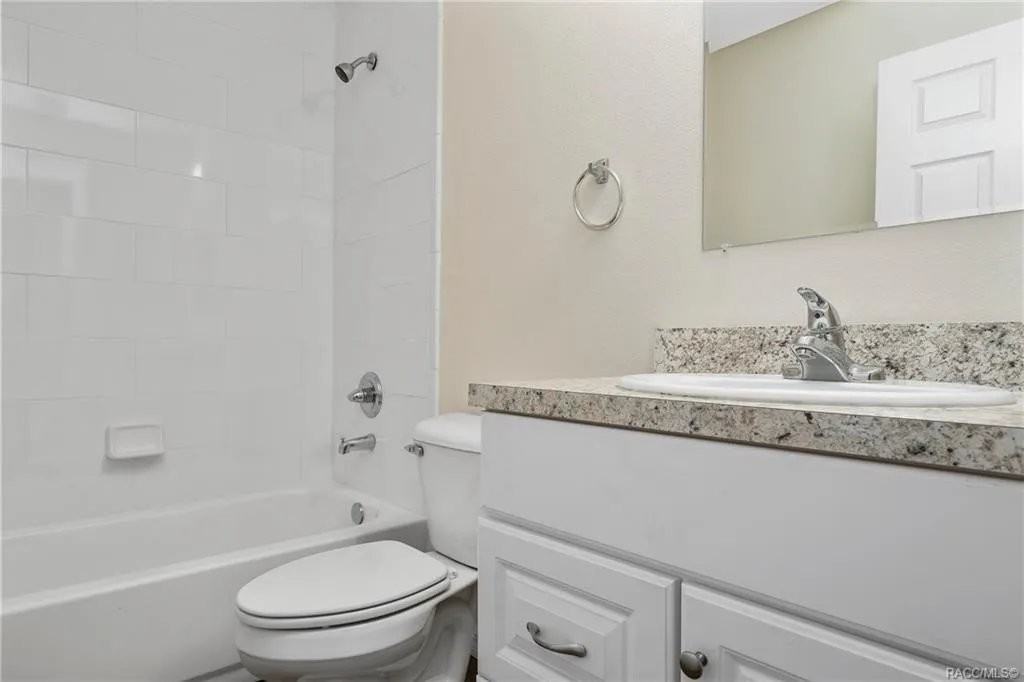 6022 E Tremont St #NA - Photo 7 of 17