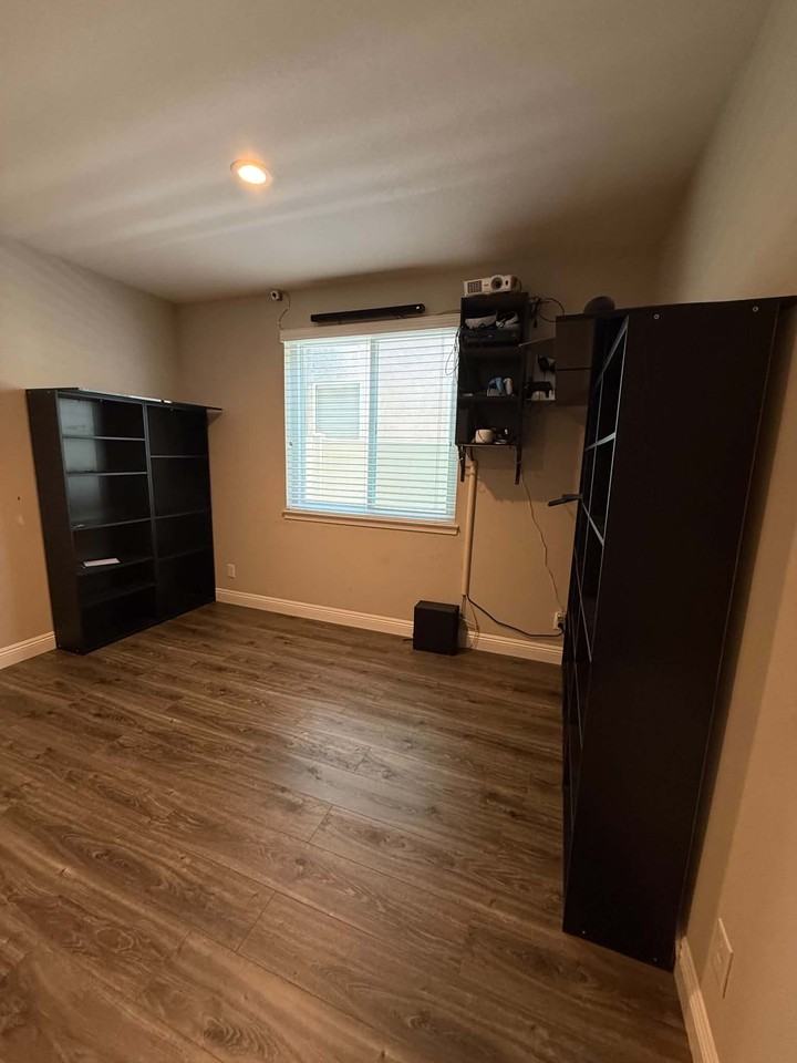 917 La Salle Cir #NA - Photo 2 of 21