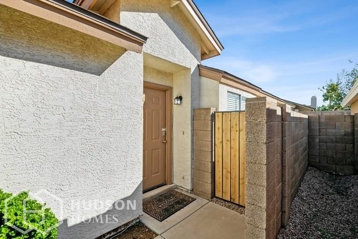 2645 N Saffron Cir - Photo 4 of 31