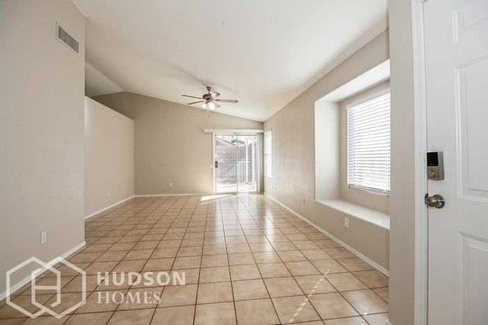 2645 N Saffron Cir - Photo 5 of 31