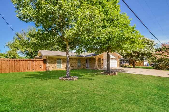 606 S Magnolia St - Photo 3 of 15