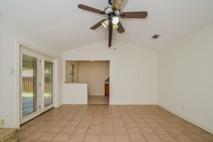 606 S Magnolia St - Photo 5 of 15
