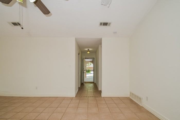 606 S Magnolia St - Photo 6 of 15