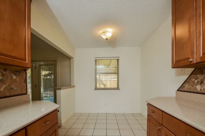 606 S Magnolia St - Photo 7 of 15