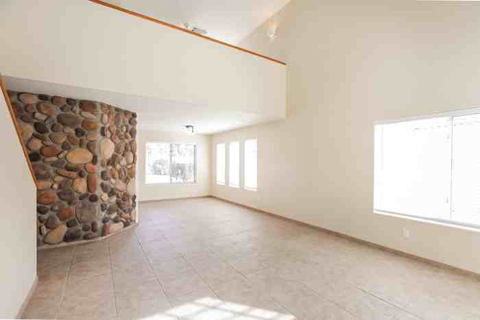 13156 W Windsor Ave - Photo 3 of 14
