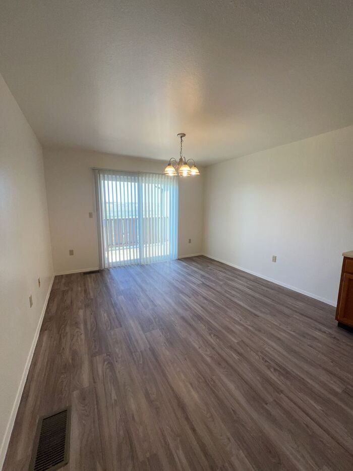 1324 Dakota Dr - Photo 3 of 9