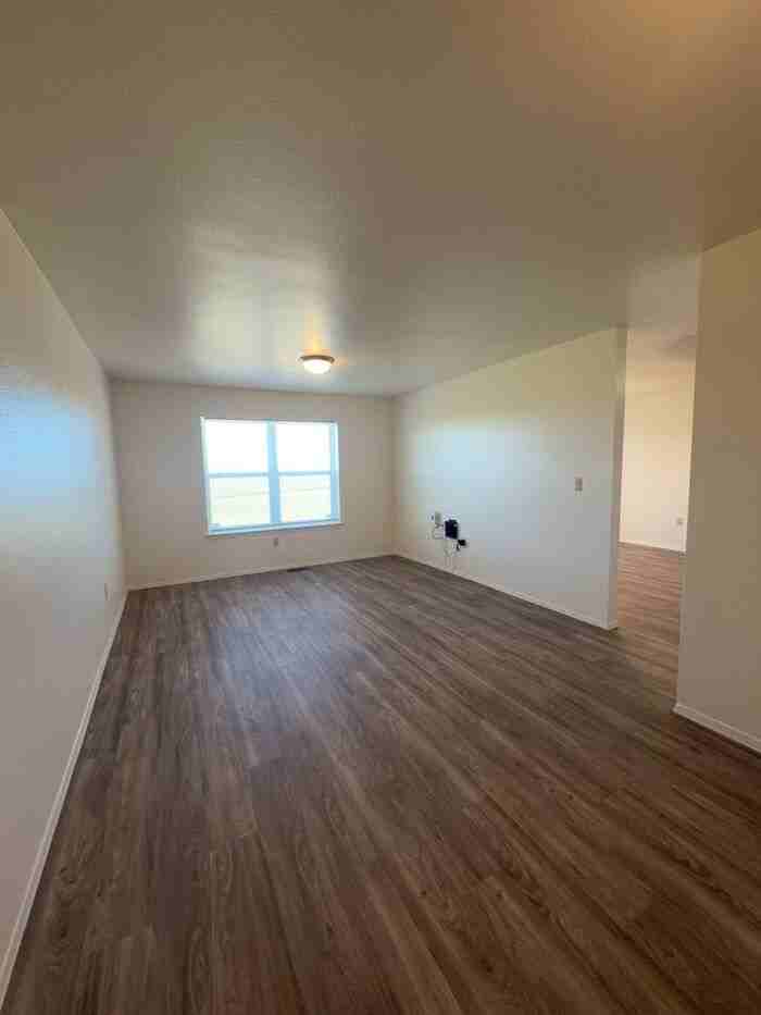 1324 Dakota Dr - Photo 5 of 9