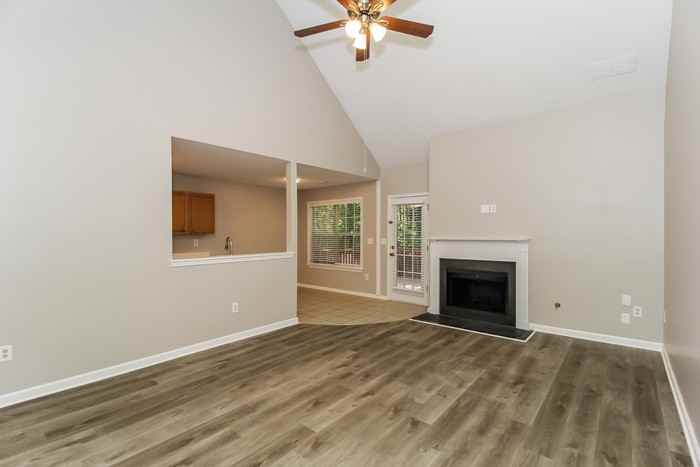 764 Crystal Bay Rd - Photo 4 of 17