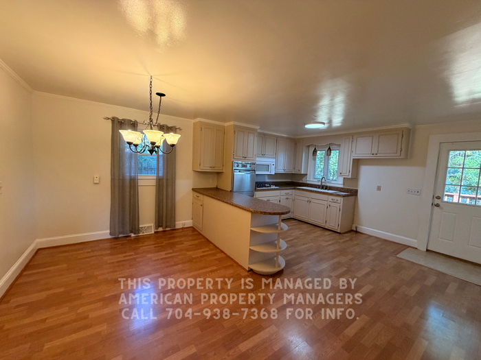 802 Applewood St - Photo 5 of 12