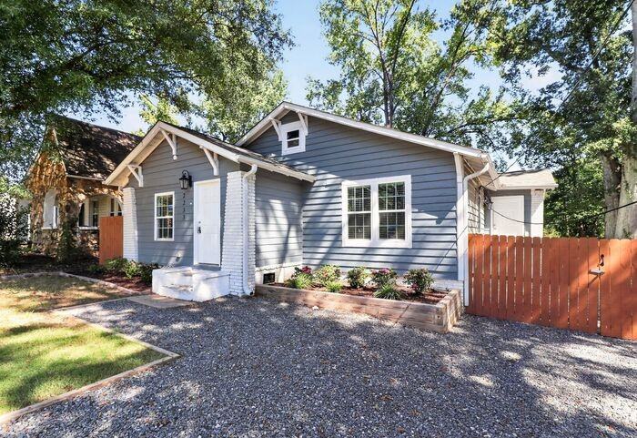 2233 Highland St - Photo 4 of 29