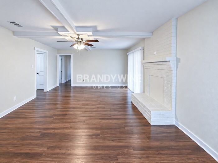 1500 Meadow Ln - Photo 4 of 26
