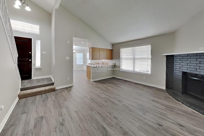 525 Berryhill Dr - Photo 5 of 20