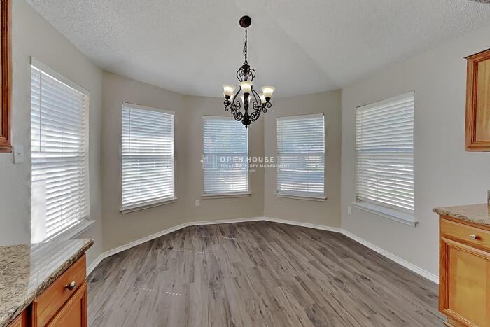 525 Berryhill Dr - Photo 7 of 20