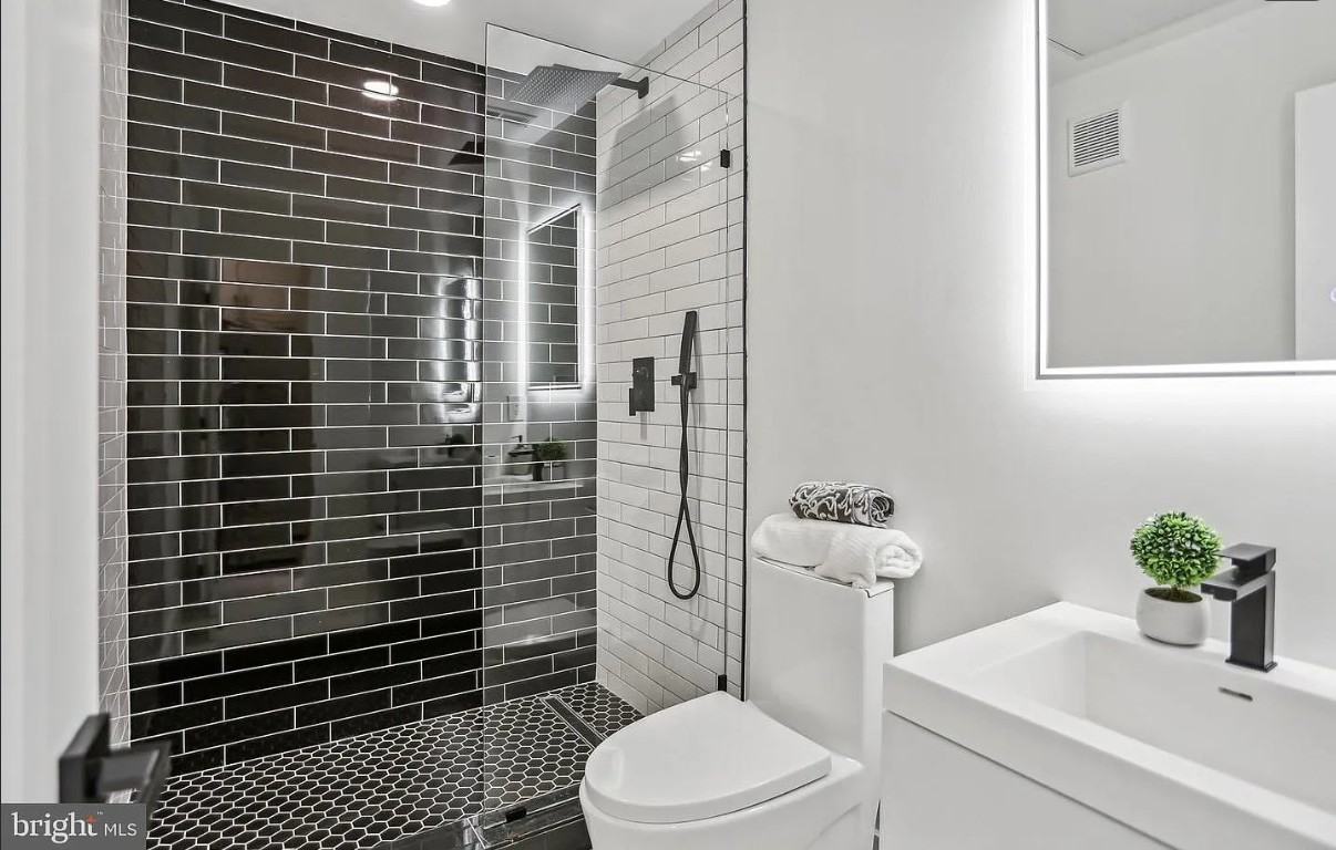 611 Kennedy St Nw #402 - Photo 6 of 15
