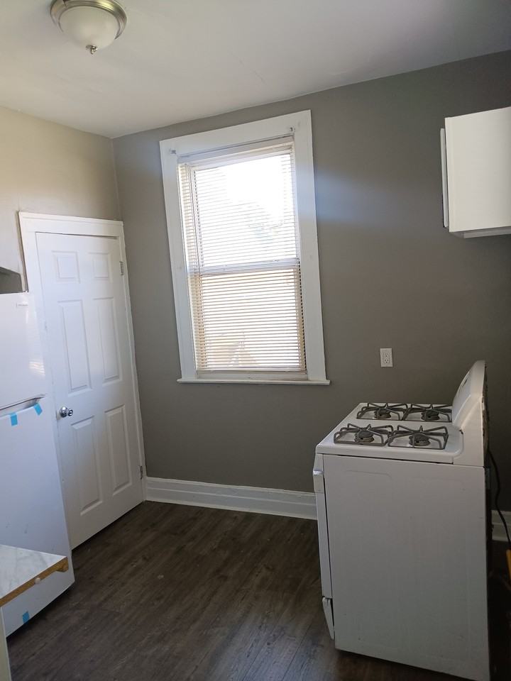 212 Summit St #1 - Photo 7 of 8