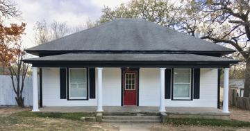 featured image of 216 E 2nd St #NA