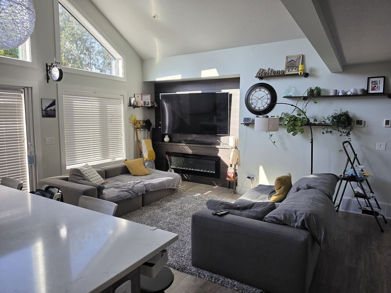 8407 27 Ave Nw - Photo 5 of 13